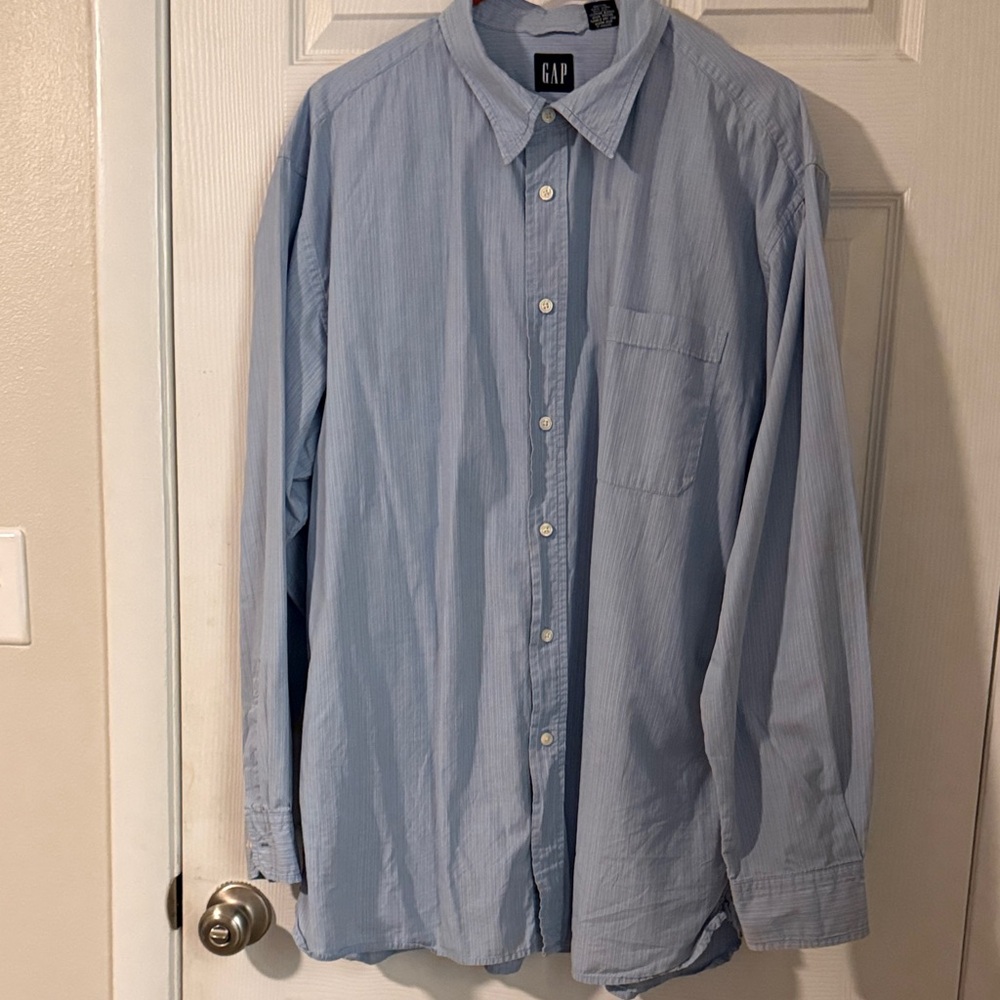GAP Men's Light Blue Casual Button Down Shirt
